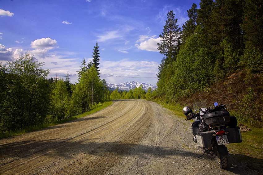 Schotterpiste an der russischen Grenze...